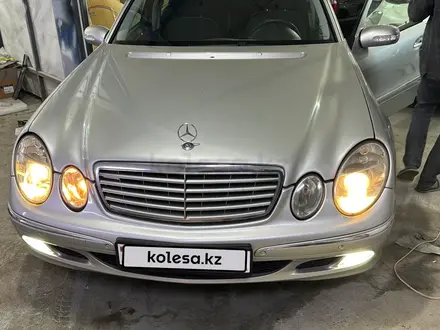 Mercedes-Benz E 200 2005 года за 3 000 000 тг. в Уральск – фото 3
