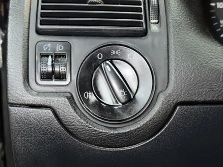 Volkswagen Golf 2002 года за 2 450 000 тг. в Тараз – фото 16