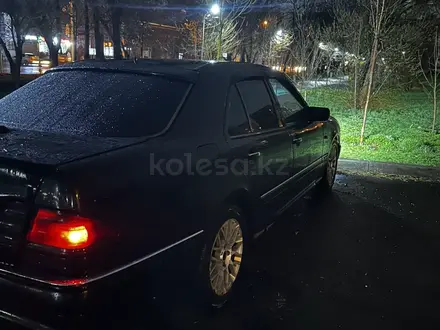 Mercedes-Benz E 280 1997 года за 2 500 000 тг. в Алматы