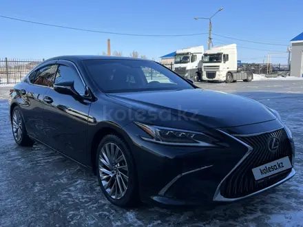 Lexus ES 250 2020 года за 23 000 000 тг. в Уральск