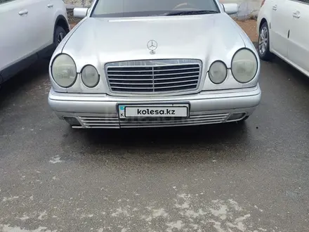 Mercedes-Benz E 320 1995 года за 2 000 000 тг. в Актау