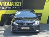 Toyota Camry 2020 года за 11 500 000 тг. в Семей – фото 2