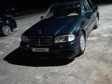 Mercedes-Benz C 240 1998 года за 2 300 000 тг. в Актау – фото 2