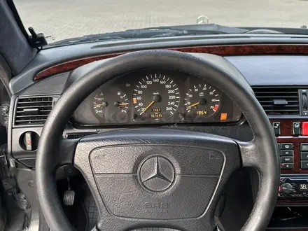 Mercedes-Benz C 280 1995 года за 3 000 000 тг. в Алматы – фото 24