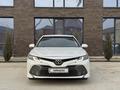 Toyota Camry 2018 года за 12 200 000 тг. в Атырау – фото 2