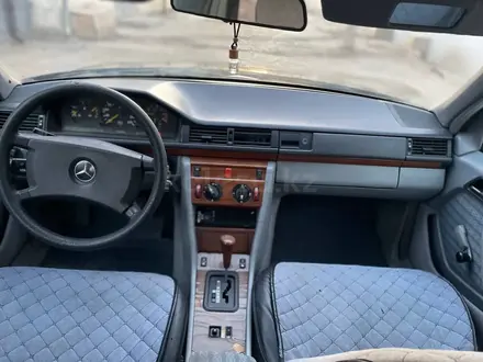 Mercedes-Benz E 200 1993 года за 900 000 тг. в Атырау – фото 14