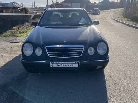 Mercedes-Benz E 320 2001 года за 3 350 000 тг. в Шымкент