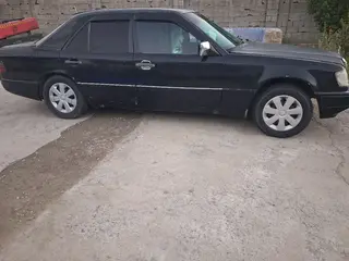 Mercedes-Benz E 230