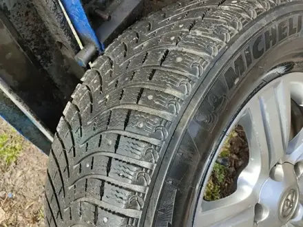 Зимние шины Michelin с дисками за 200 000 тг. в Караганда – фото 2