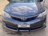 Toyota Camry 2013 года за 5 500 000 тг. в Актобе