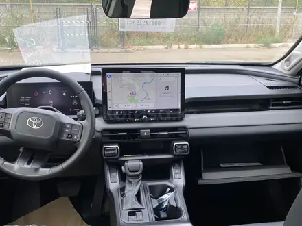 Toyota RAV4 Luxe 2026 года за 25 190 000 тг. в Актобе – фото 3