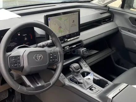 Toyota RAV4 Luxe 2026 года за 25 190 000 тг. в Актобе – фото 8