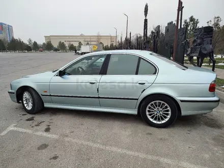 BMW 528 1998 года за 3 100 000 тг. в Шымкент – фото 2