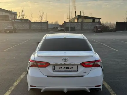 Toyota Camry 2018 года за 12 970 000 тг. в Алматы – фото 7