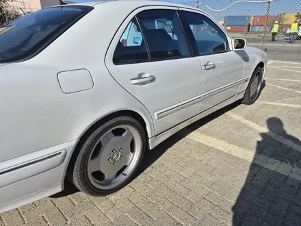 Mercedes-Benz E 320 2000 года за 4 800 000 тг. в Актау – фото 18