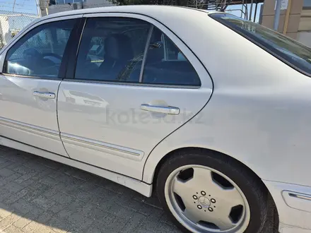 Mercedes-Benz E 320 2000 года за 4 800 000 тг. в Актау – фото 19