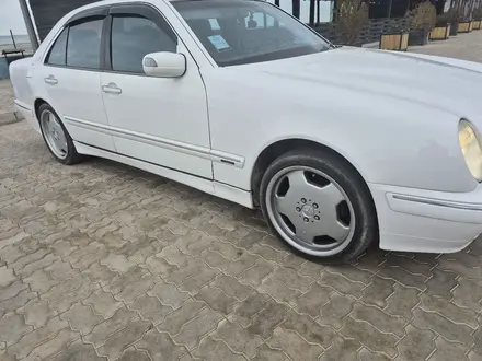 Mercedes-Benz E 320 2000 года за 4 800 000 тг. в Актау – фото 33