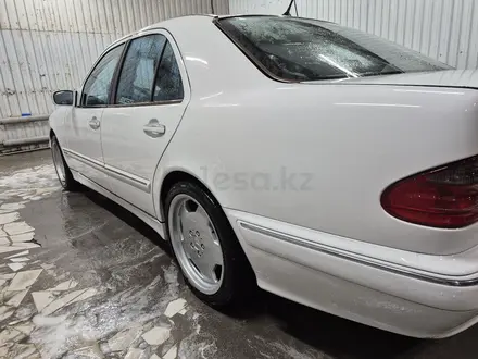 Mercedes-Benz E 320 2000 года за 4 800 000 тг. в Актау – фото 3