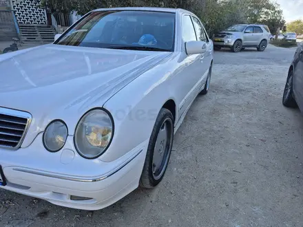Mercedes-Benz E 320 2000 года за 4 800 000 тг. в Актау – фото 4
