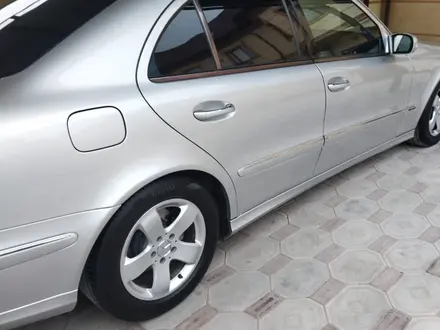 Mercedes-Benz E 320 2004 года за 5 000 000 тг. в Актау – фото 2