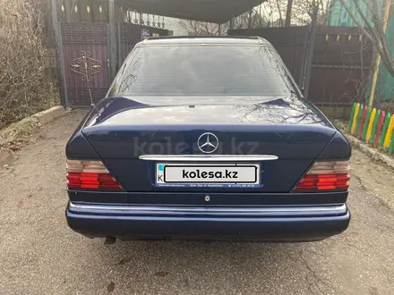 Mercedes-Benz E 220 1994 года за 3 300 000 тг. в Алматы – фото 11