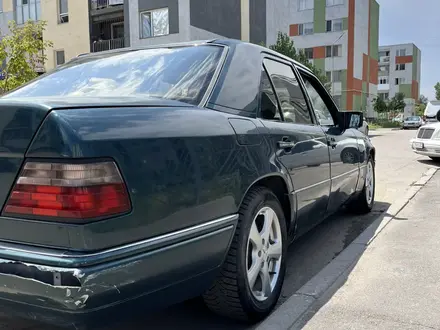 Mercedes-Benz E 220 1995 года за 1 750 000 тг. в Алматы – фото 2