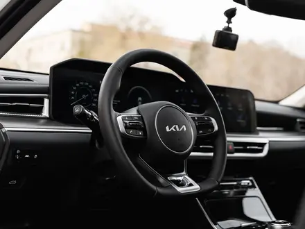 Kia K5 2024 года за 13 000 000 тг. в Алматы – фото 40