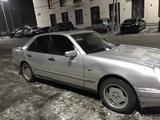 Mercedes-Benz E 230 1997 годаүшін2 600 000 тг. в Семей – фото 3