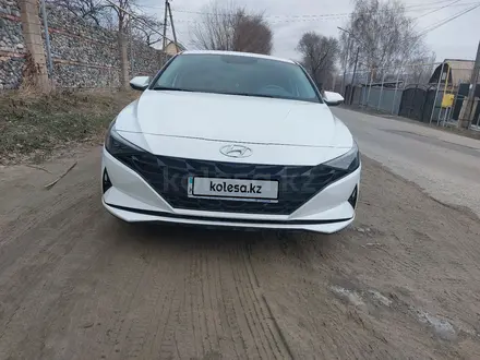 Hyundai Elantra 2023 года за 11 300 000 тг. в Алматы