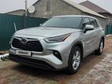 Toyota Highlander 2021 года за 18 500 000 тг. в Атырау – фото 2