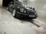 Mercedes-Benz E 320 2001 годаүшін5 500 000 тг. в Жанаозен – фото 4