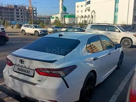 Toyota Camry 2022 года за 13 500 000 тг. в Алматы – фото 10