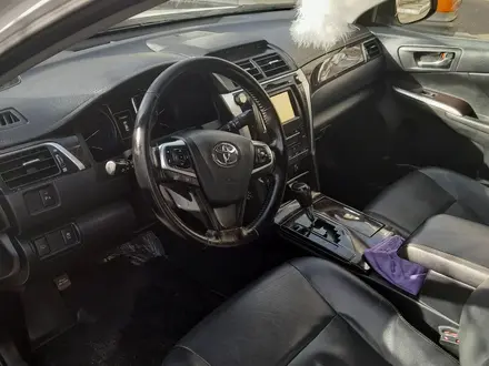 Toyota Camry 2015 года за 11 200 000 тг. в Уральск – фото 10