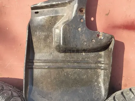 Брызговик задний левый за 10 000 тг. в Караганда – фото 2