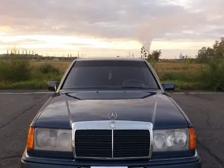 Mercedes-Benz E 200 1990 года за 1 700 000 тг. в Аксу – фото 2