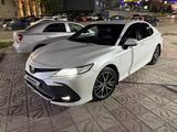 Toyota Camry 2021 года за 16 400 000 тг. в Алматы