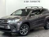 Toyota Highlander Luxe 2017 года за 16 800 000 тг. в Астана