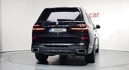 BMW X7 XDrive 40i 2023 года за 52 000 000 тг. в Алматы – фото 4