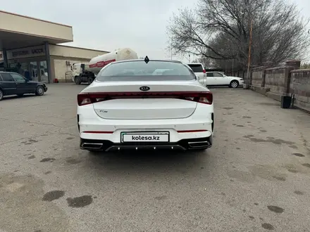 Kia K5 2021 года за 12 800 000 тг. в Алматы – фото 4