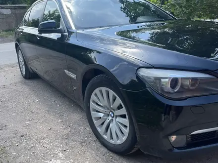 BMW 750 2010 года за 9 500 000 тг. в Астана – фото 11
