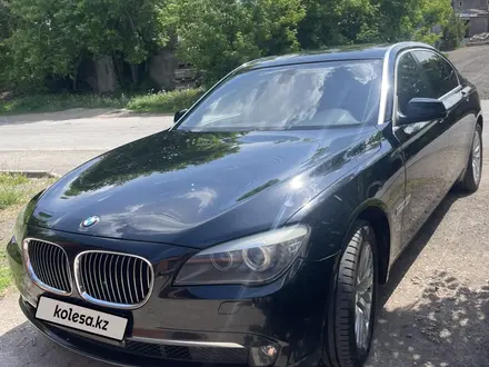 BMW 750 2010 года за 9 500 000 тг. в Астана