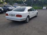 Mercedes-Benz E 200 1997 годаfor1 650 000 тг. в Астана – фото 2