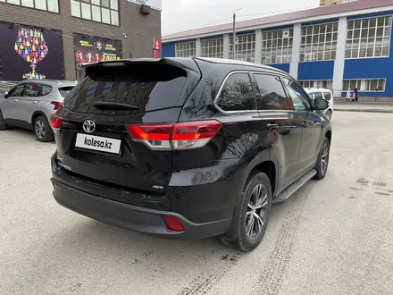 Toyota Highlander 2019 года за 18 900 000 тг. в Актобе – фото 4