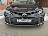 Toyota Camry 2021 года за 14 800 000 тг. в Астана