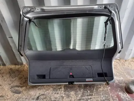 Крышка дверь багажника AUDI A4 за 50 000 тг. в Астана – фото 2
