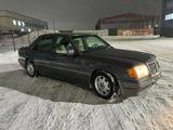 Mercedes-Benz E 320 1991 года за 1 450 000 тг. в Астана – фото 2