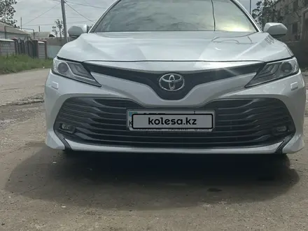 Toyota Camry 2018 года за 14 900 000 тг. в Жетысай – фото 9