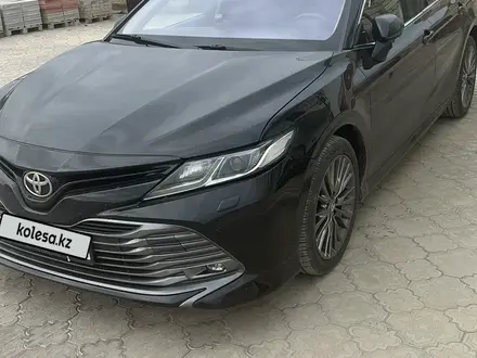 Toyota Camry 2018 года за 12 500 000 тг. в Актау – фото 2