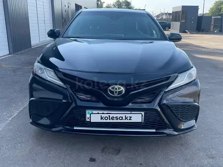 Toyota Camry 2021 года за 9 763 375 тг. в Алматы – фото 2