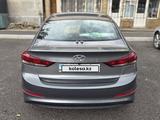Hyundai Elantra 2018 года за 6 800 000 тг. в Тараз – фото 2